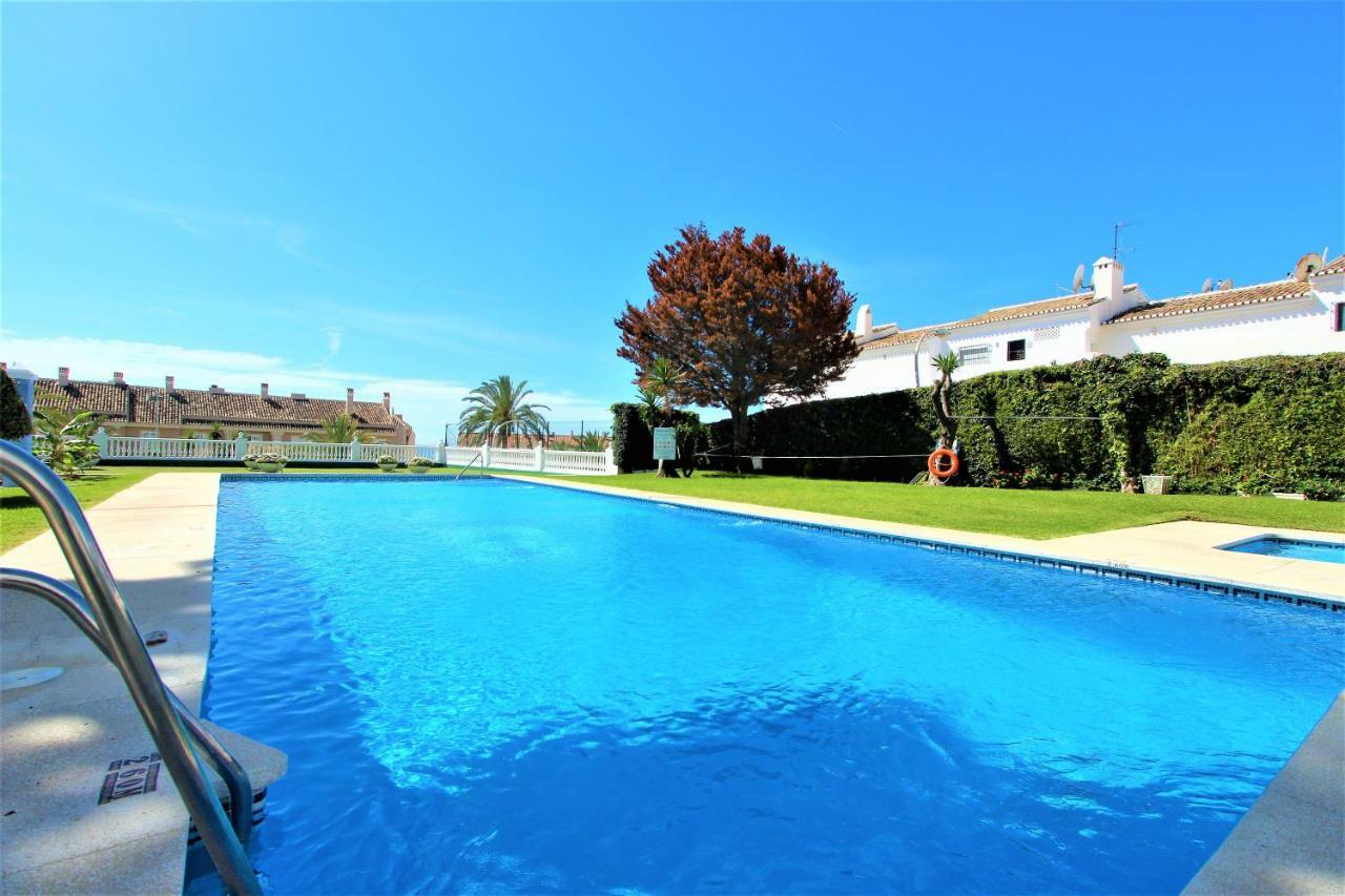 Apartamentos Los Cisnes - 2º Linea De Playa - Perfecta Ubicacion ベナルマデナ エクステリア 写真