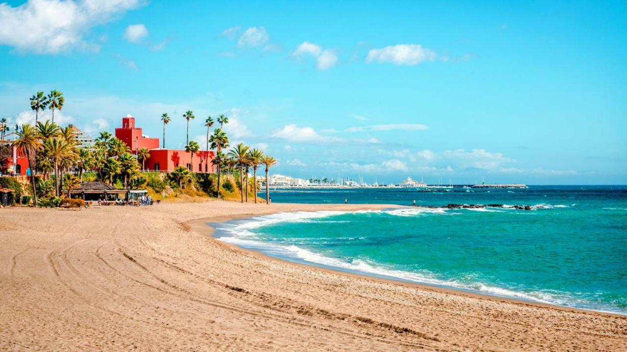Apartamentos Los Cisnes - 2º Linea De Playa - Perfecta Ubicacion ベナルマデナ エクステリア 写真