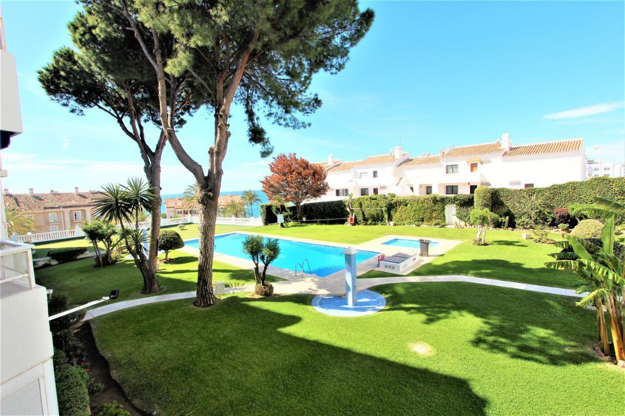Apartamentos Los Cisnes - 2º Linea De Playa - Perfecta Ubicacion ベナルマデナ エクステリア 写真